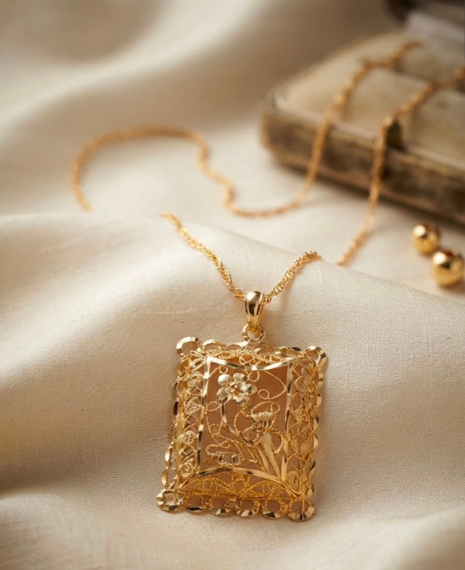 227 Gold Style Locket Chain - Image 1